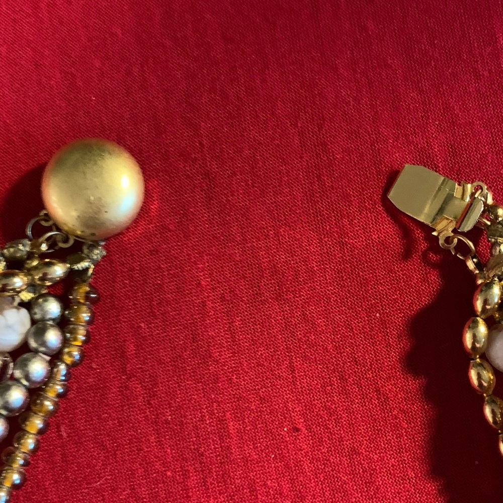 Elegant Gold and Cream Beaded Necklace - Picture 6 of 6